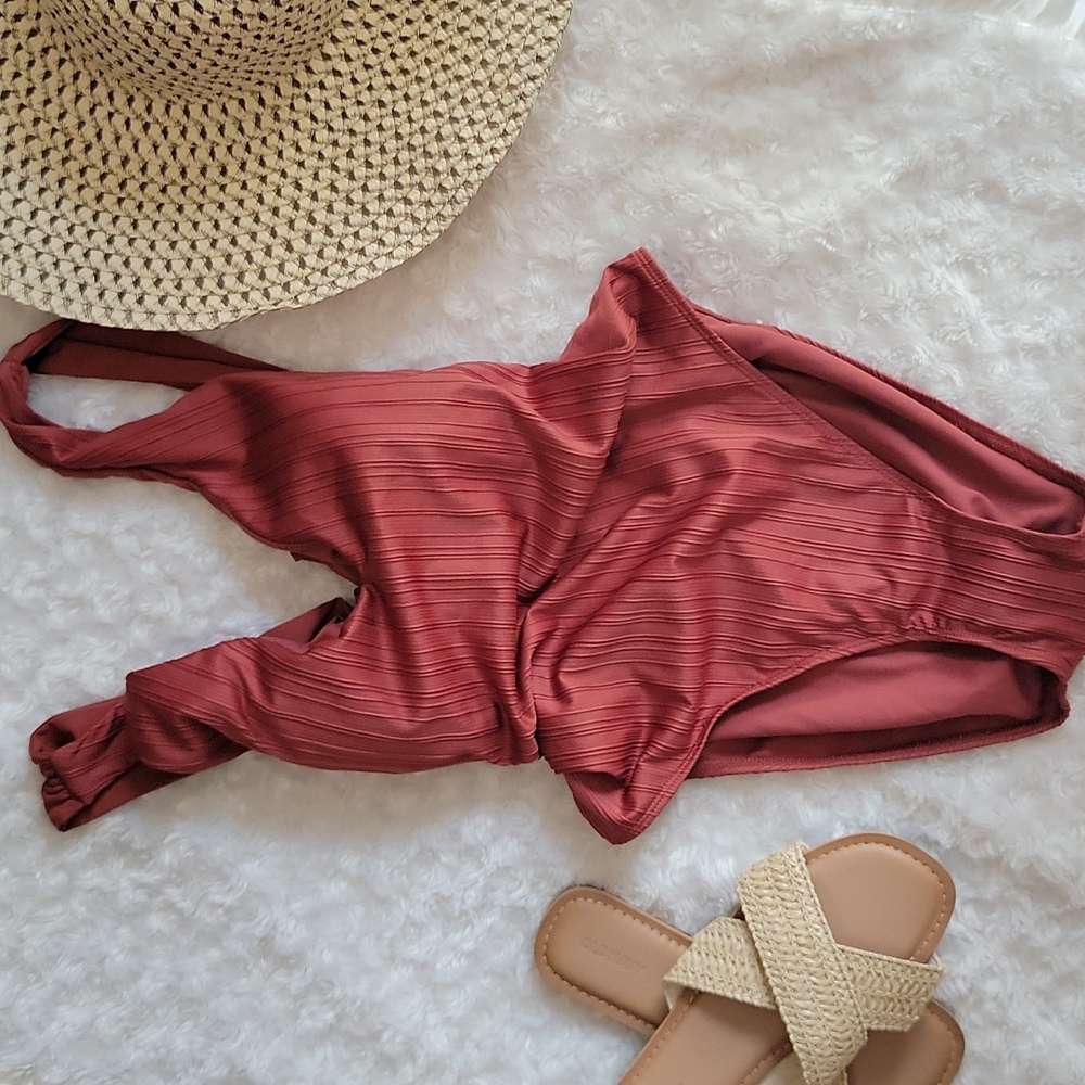 Time and Tru Swimsuit 🌴